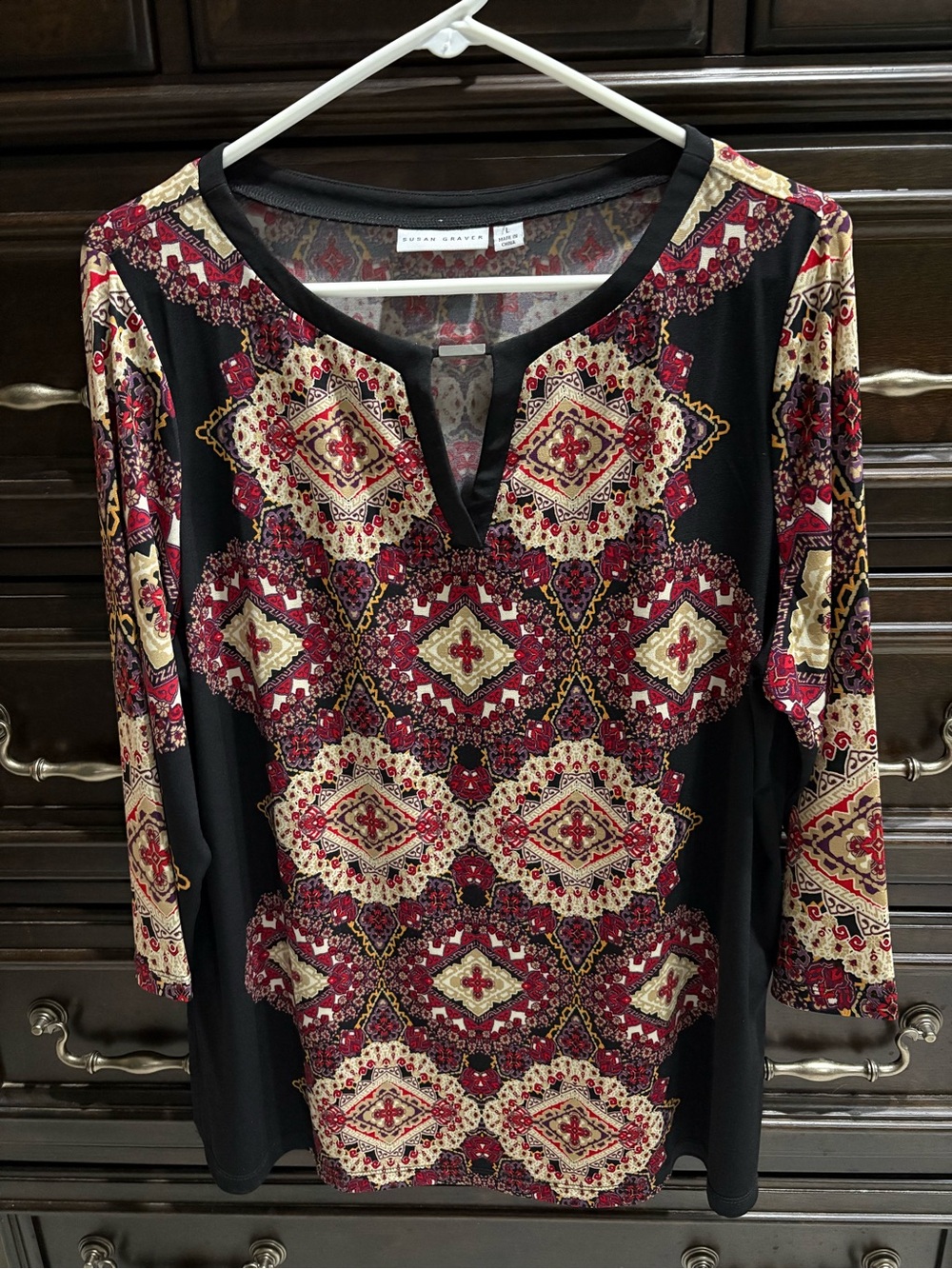 Susan Graver Liquid Knit Black Tunic with Burgundy/Cream Medallion Print-Sz L